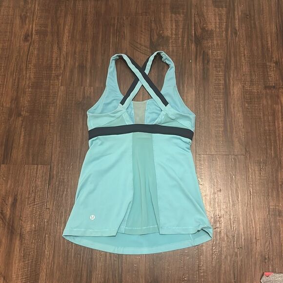 Lululemon Blue Workout Top w Built in Bra, Size 8 - Picture 5 of 10